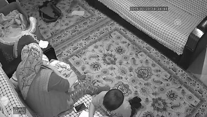 Talihsiz Kadın, Depreme Çocuğunu Emzirirken Yakalandı