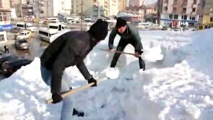 Ekmek kapısı olan çatıda vakit namazı