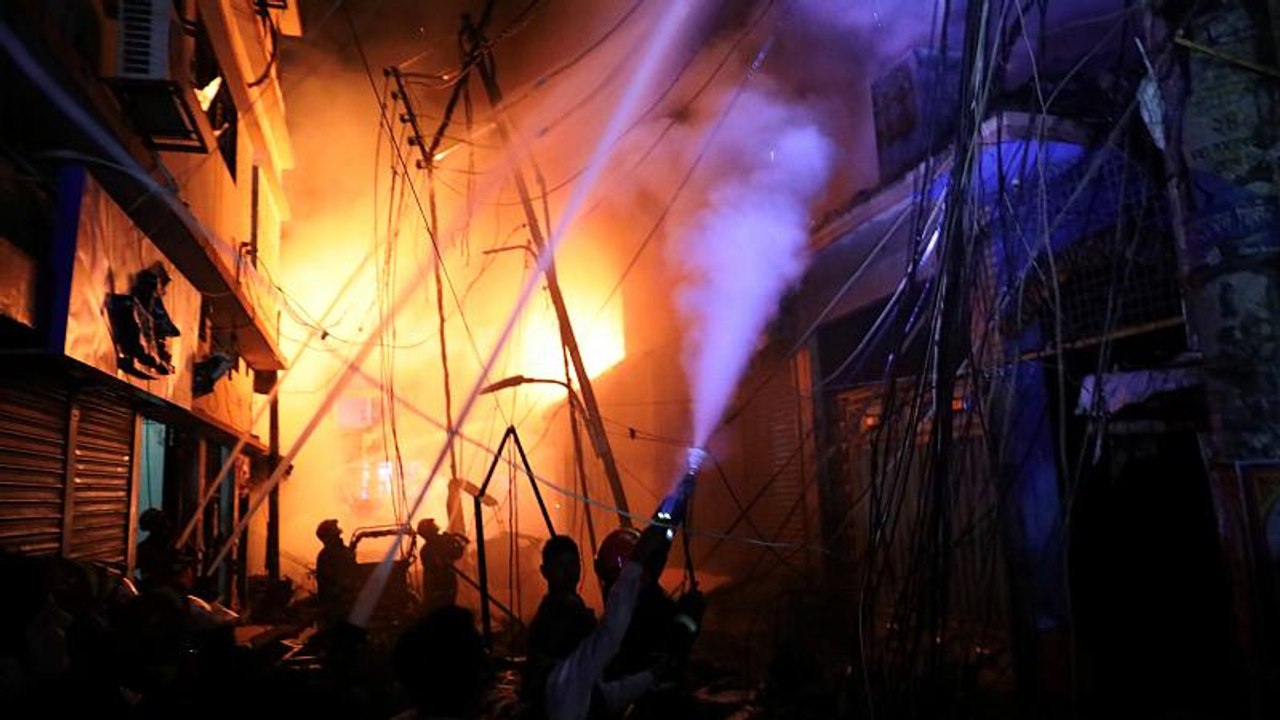 Mindestens 70 Tote bei Großbrand in Dhaka