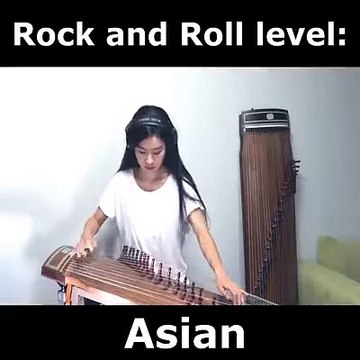 Elle joue parfaitement une chanson de Rock avec un instrument à cordes appelé le gayageum