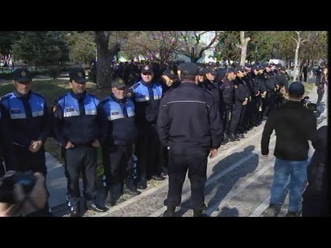 LIVE/Opozita sot protestë para Kuvendit, mbi 1000 policë në terren