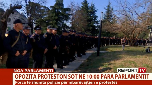 Report TV - Protesta e opozitës, forca të shumta policie rrethojnë parlamentin, pamjet