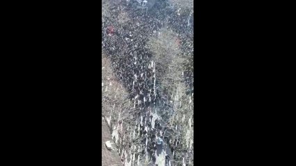 Pamje nga lart e protestës para Parlamentit  - Top Channel Albania - News - Lajme