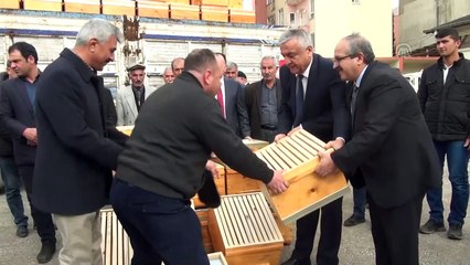 Adıyaman'da 900 arı kovanı dağıtıldı