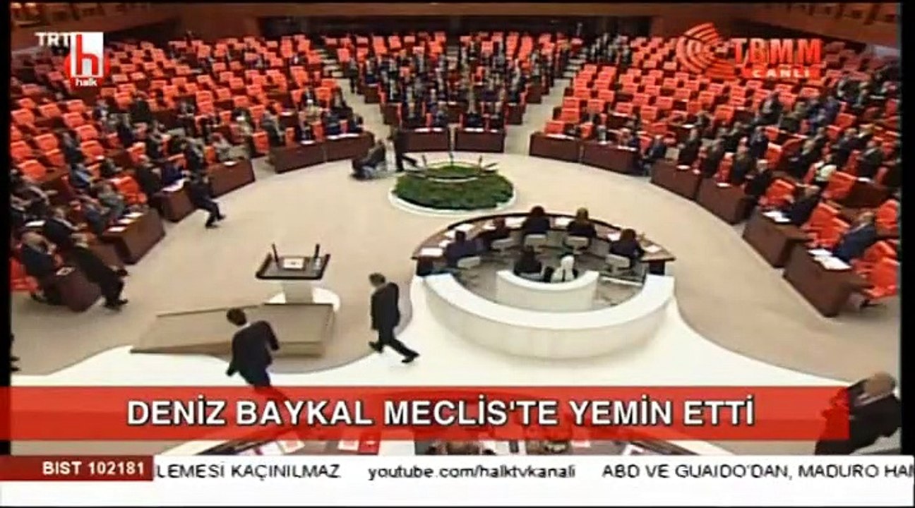 Deniz Baykal Meclis'te yemin etti