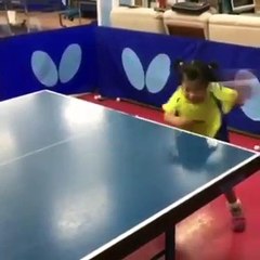 Masa Tenisi Oynayan Ufaklığın Profesyonellere Meydan Okuyan Performansı