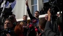 Basha e mbyll protestën me himnin dhe simbolin e shqiponjës - Top Channel Albania - News - Lajme