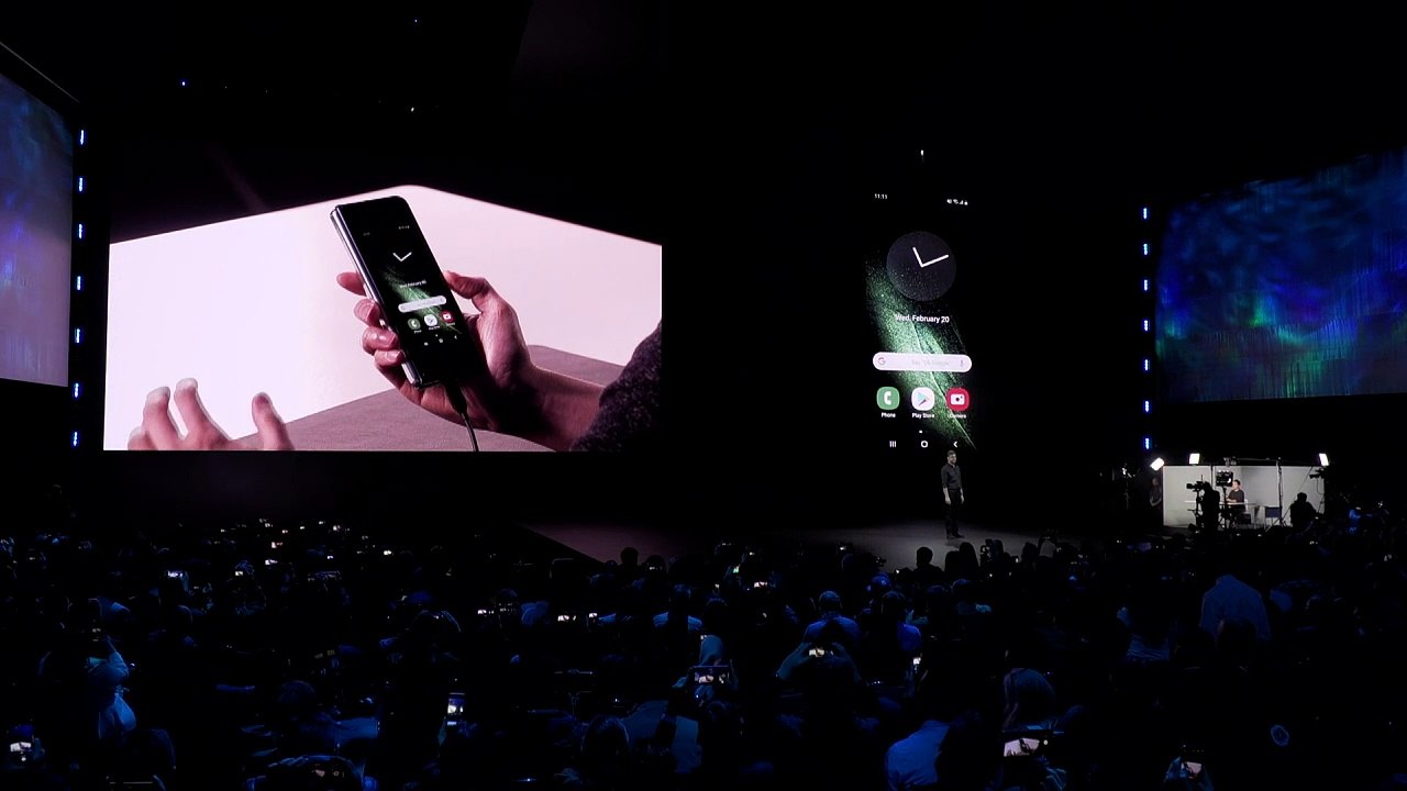 Samsung presenta su smartphone con pantalla plegable