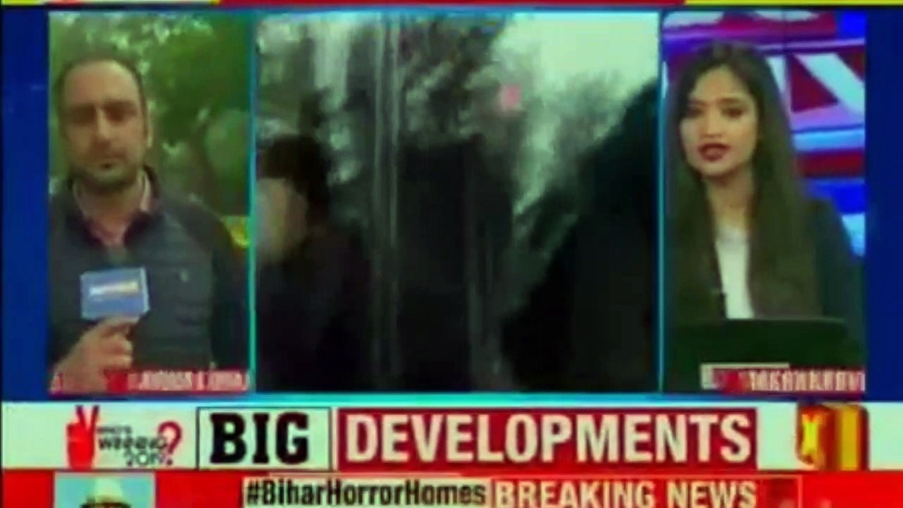 Robert Vadra Questioned by ED, Priyanka Gandhi came to drop Robert Vadra at ED Office | Robert Vadra Money Laundering Case Updates | Priyanka Gandhi | NEWSX