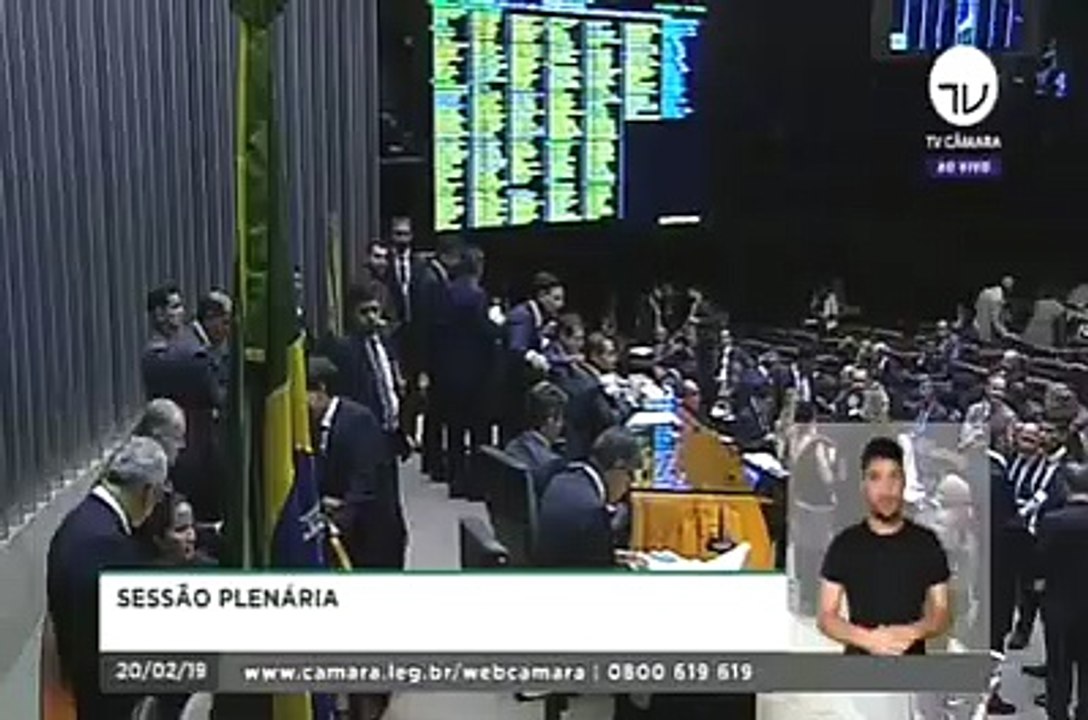 Discurso de Felipe Rigoni cala plenário e arranca aplausos de colegas