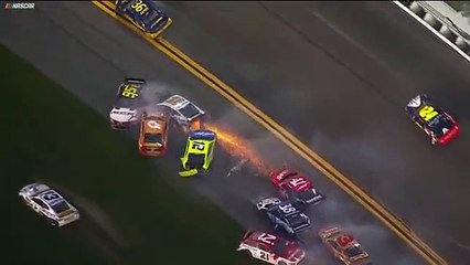 Un crash géant de 21 voitures dans la course de Nascar Daytona 500