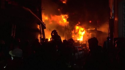 방글라데시 다카 구도심서 큰불..."70명 이상 사망" / YTN