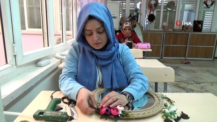 Eşi işsiz kalınca meslek öğrendi