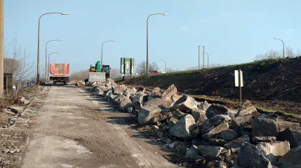Mons.D'énormes travaux sur l' autoroute entre Obourg et Jemappes.Video Éric Ghislain