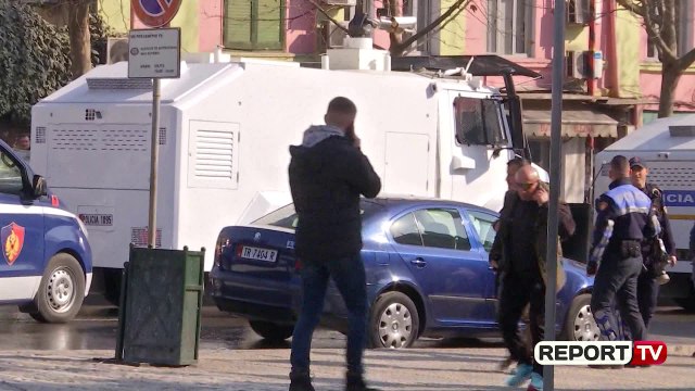 Report Tv-Masat e policisë gjatë protestës para Kuvendit të opozitës