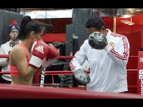 YAZMIN RIVAS - FULL PAD WORKOUT AHEAD OF AMANDA SERRANO CLASH / SERRANO v RIVAS