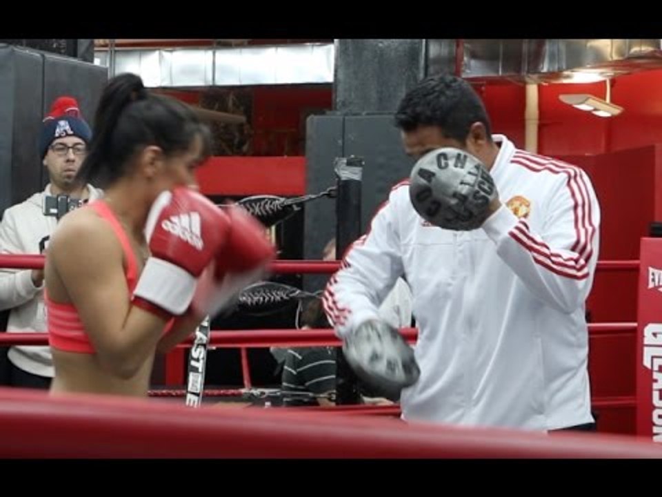 YAZMIN RIVAS - FULL PAD WORKOUT AHEAD OF AMANDA SERRANO CLASH / SERRANO v RIVAS