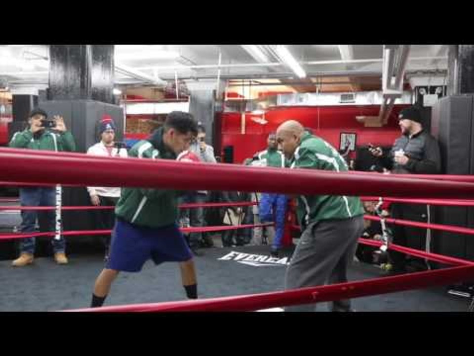 BROOKLYN WELTERWEIGHT JULIAN SOSA SMASHES THE PADS @ GLEASON'S GYM (NEW YORK) / JACK V DeGALE