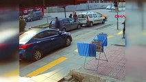 Ankara Çarptığı Otomobilin Sürücüsüne Yumruk Atıp, Aracı Tekmeledi