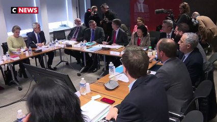 Entre Emmanuel Macron et les partenaires sociaux, le torchon brûle