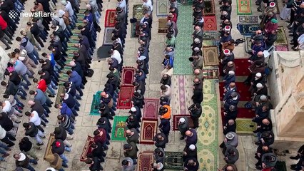 Palestinians pray in Bab al-Rahma area of Al-Aqsa for first time since 2003