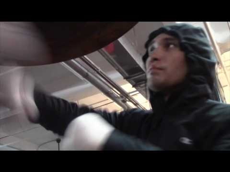 UNDEFEATED TALENT SERGEY LIPINETS SHOWS TREMENDOUS HAND SPEED & TIMING ON SPEEED BALL