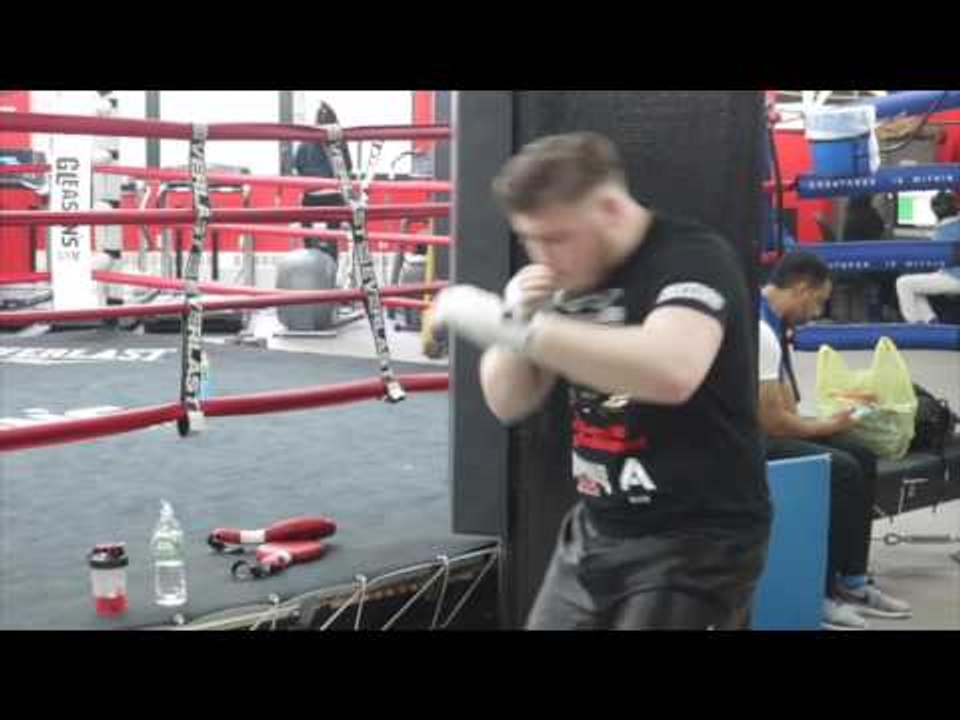 THE BIG LAD JAY McFARLANE SHADOW BOXING @ WORLD RENOWNED GLEASONS GYM (NYC)