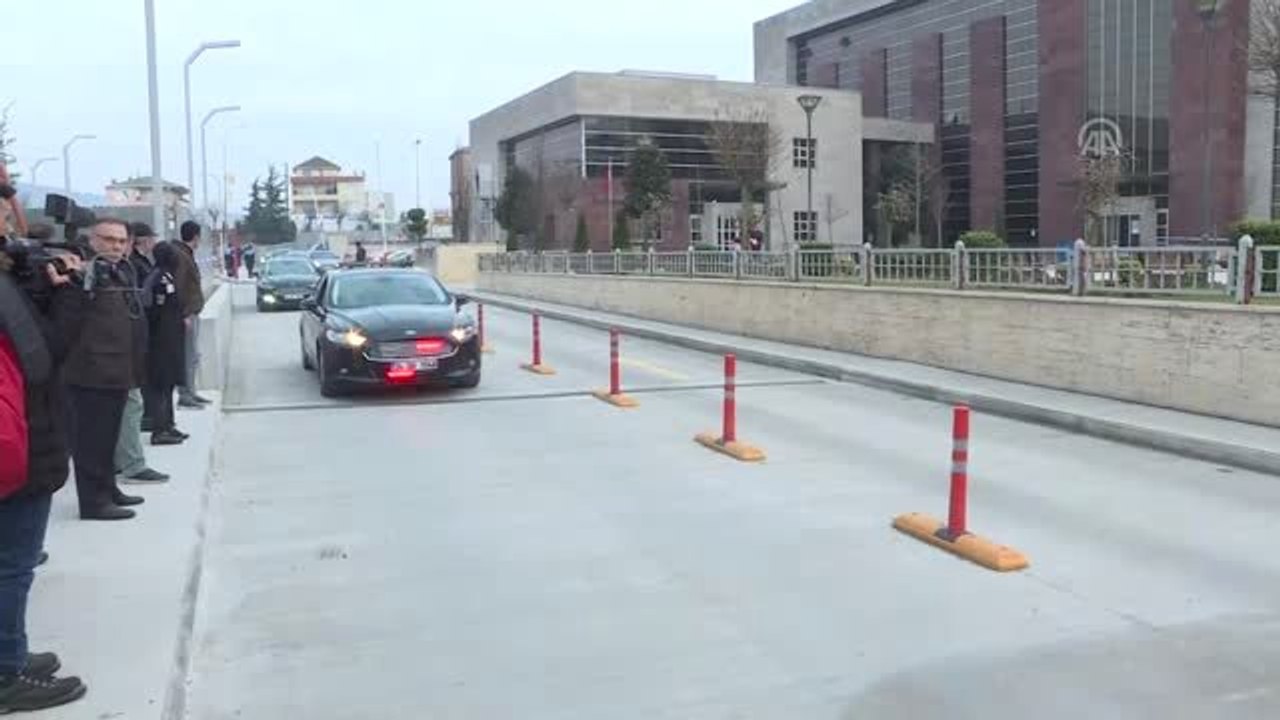 Binali Yıldırım, Sultanbeyli'de Tapu Dağıtım Programına Katıldı