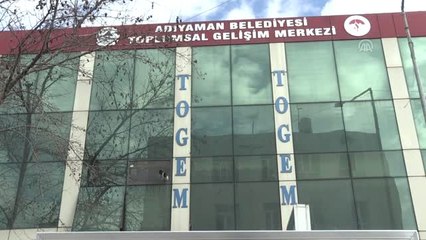 Hem Öğreniyor, Hem Ailesini Geçindiriyor