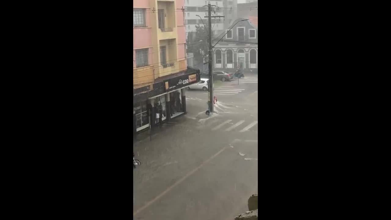 Alagamento no Centro de Curitiba