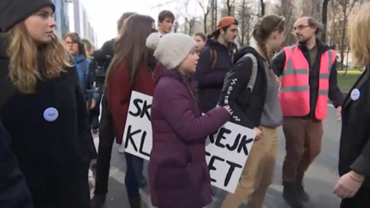 Genç iklim aktivisti Greta Thunberg Brüksel sokaklarındaydı