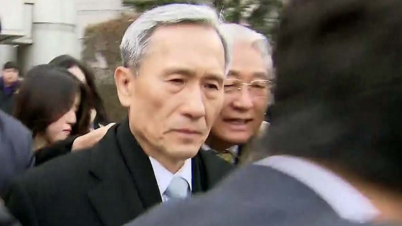 '군 댓글 공작' 김관진 1심 징역 2년 6개월...법정구속은 피해 / YTN