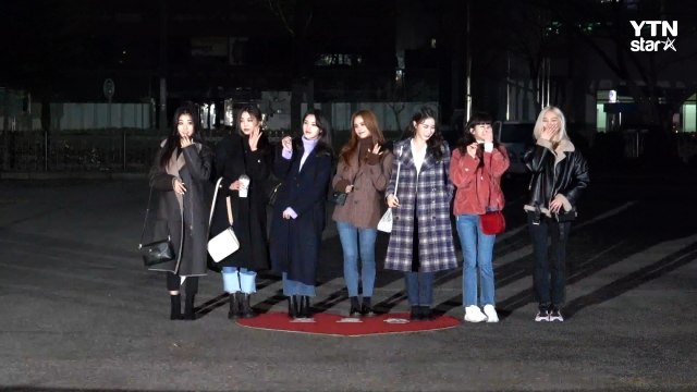 [Y영상] CLC, ‘상큼+청순美 넘치는 뮤뱅 출근길’ / YTN