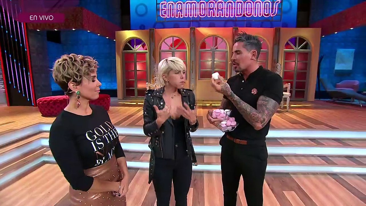 ¡Regina LES LLENÓ LA BOCA de bombones a nuestro...