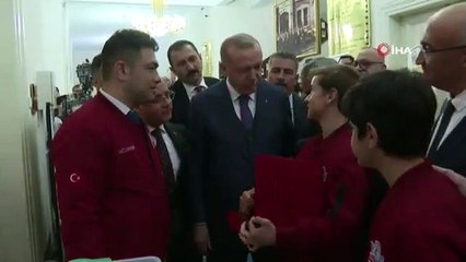 Cumhurbaşkanı Erdoğan Öğrencilerin Projelerini İnceledi