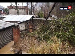 रामपुर के नजदीक सफेद ढांक पर पहाड़ी खिसकने से एनएच 05 बाधित-land slide in shimla, NH-05 is blocked
