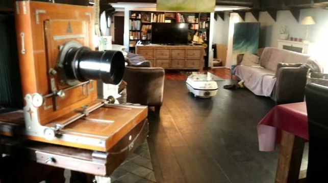 Le photographe J-B Boels est maintenant installé sur une péniche à Ronquières