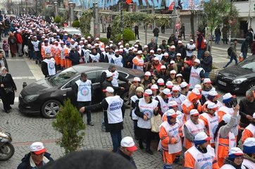Avcılar'da Ücretlerini Alamayan Temizlik İşçileri İş Bırakınca Sokaklarda Çöp Yığınları Oluştu