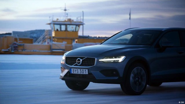 فولفو تختبر قوة الدفع الرباعي في الثلوج