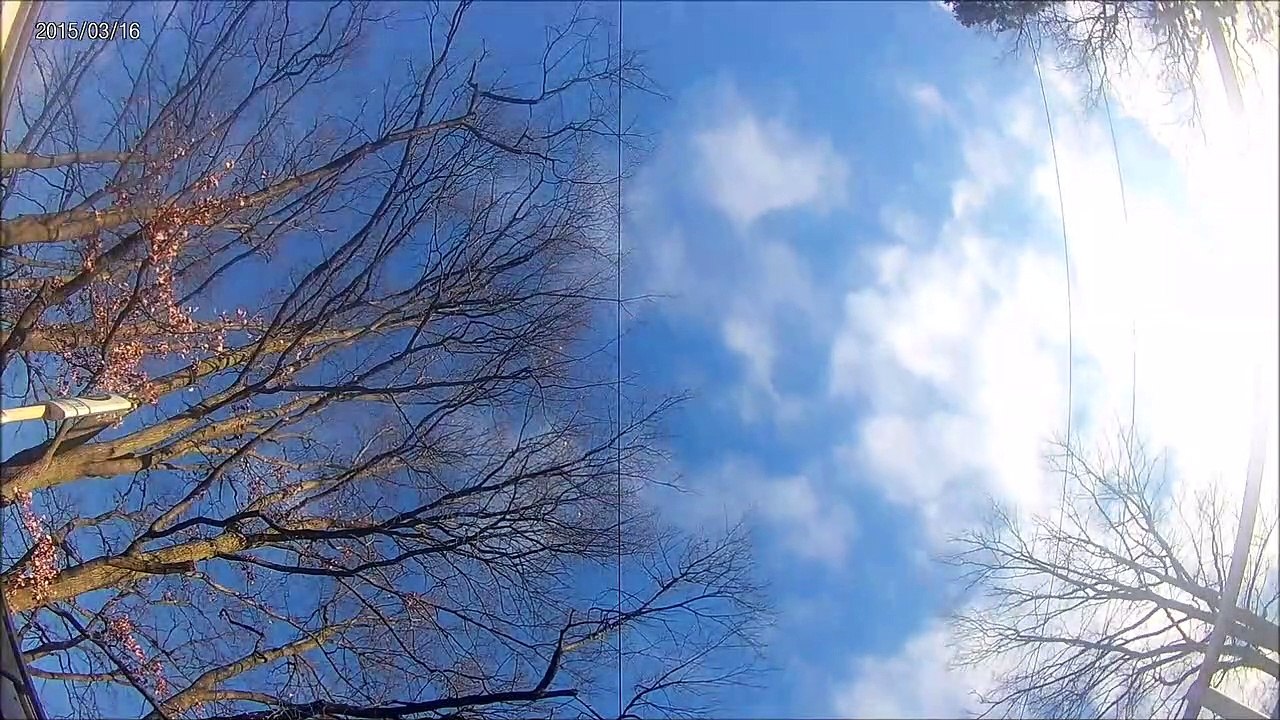 Unter der Strassenbahn die mit Benzin betrieben wird