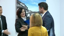 Bashkia Berat shpall Marin Memën “Qytetar Nderi” - Top Channel Albania - News - Lajme