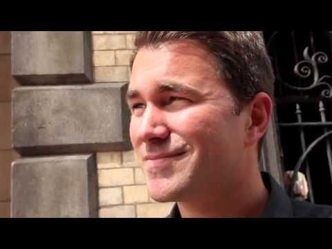 THE CITY OF HULL PAYS TRIBUTE TO #FASTCAR EDDIE (PROMOTER EDDIE HEARN)