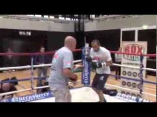 BRADLEY SKEETE PERFORMS MEDIA WORKOUT AHEAD OF COPPERBOX SHOW ON SEPT 21 (2013)