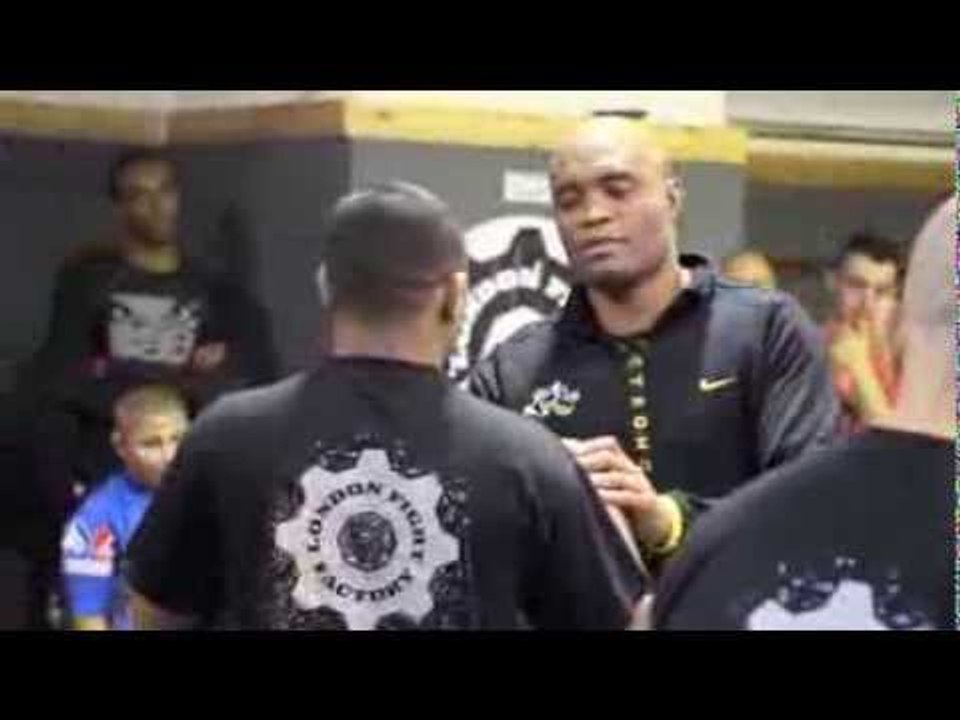 ANDERSON SILVA - SEMINAR AT THE LONDON  FIGHT FACTORY (FOOTAGE)