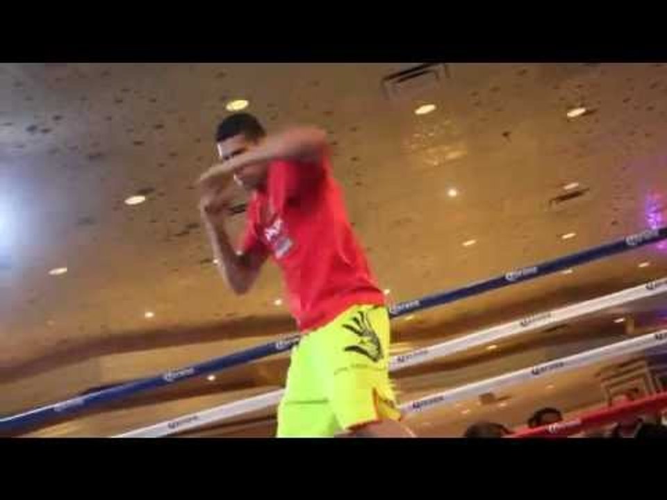 AMIR KHAN SHADOW BOXING AT MGM GRAND IN FRONT OF JUBLILANT FANS / KHAN v COLLAZO
