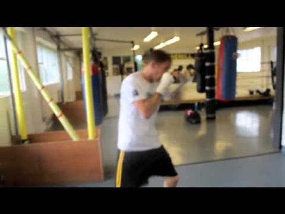 EUROPEAN TITLE CHALLENGER & 2x BRITISH CHAMPION LENNY DAWS SHADOW BOXING @ ROSEHILL ABC