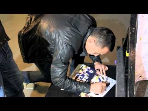JOSH WARRINGTON MAKES TIME & SIGNS POSTERS FOR THE FANS IN LEEDS