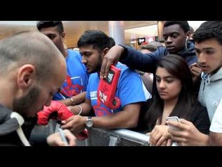 KEVIN MITCHELL MAKES TIME FOR THE FANS @ PUBLIC WORKOUT / FROCH v GROVES 2