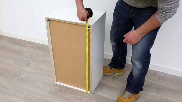 Comment faire pour installer un meuble de cuisine?