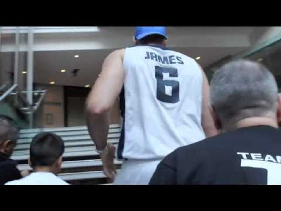 TYSON FURY & TEAM FURY ARRIVE @ MANCHESTER PRESS CONFERENCE / FURY v USTINOV / iFL TV